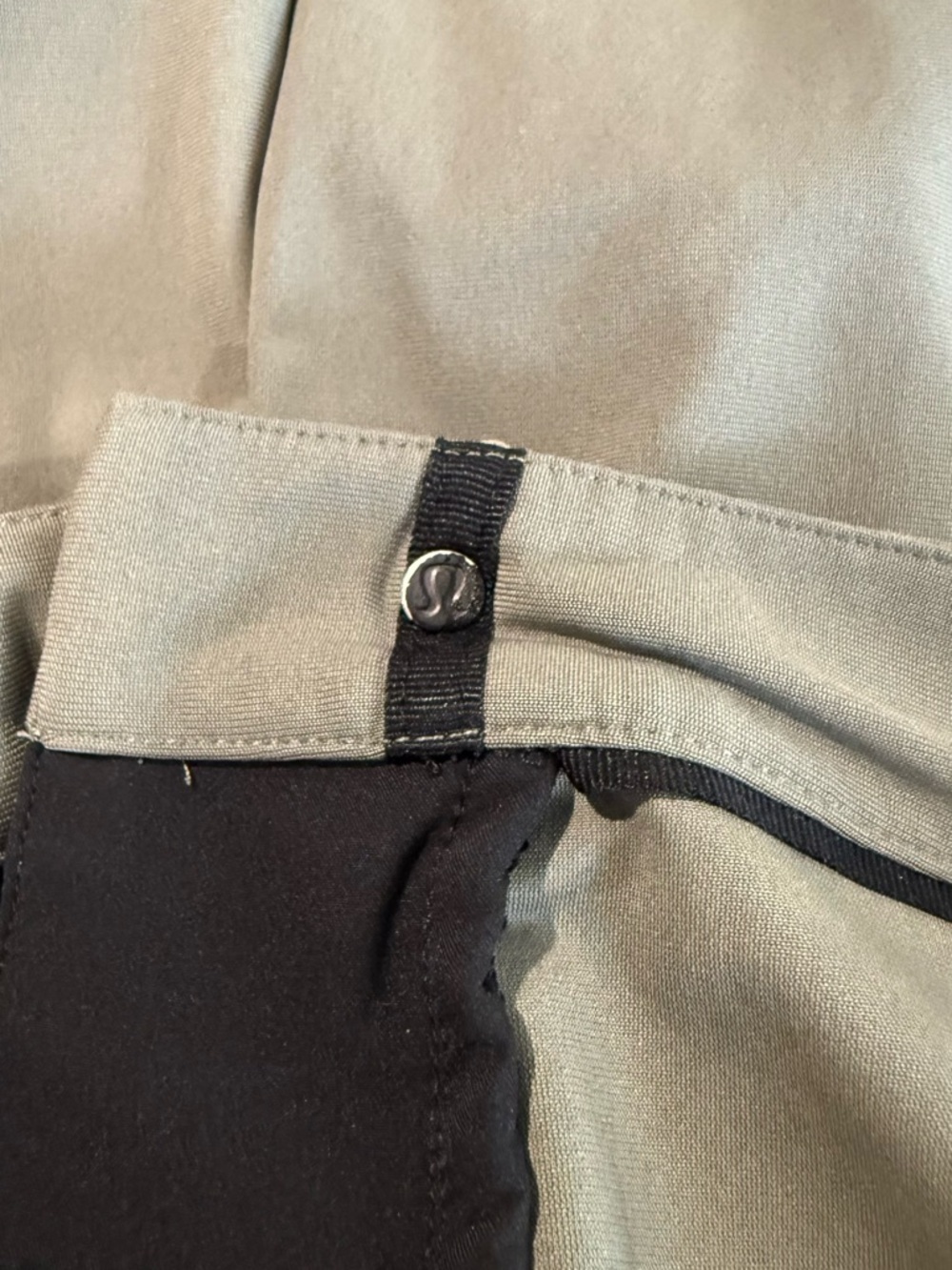 Lululemon Commission Shorts in Sage Grey size 36 - Picture 3 of 4
